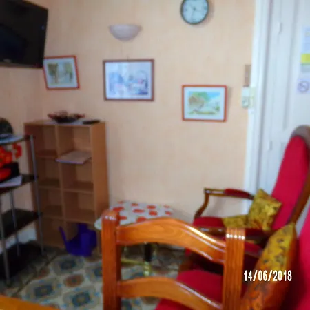 Le Select בית הארחה Néris-les-Bains