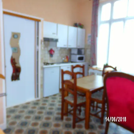 Le Select Πανσιόν