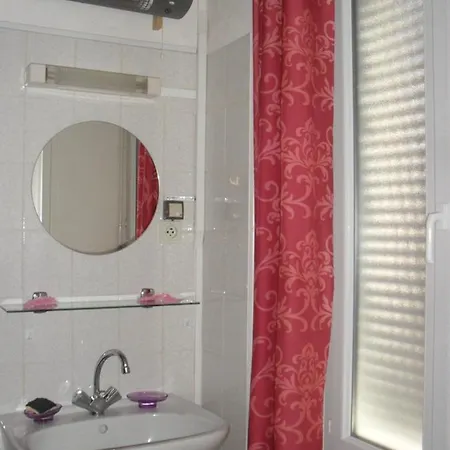 Le Select בית הארחה