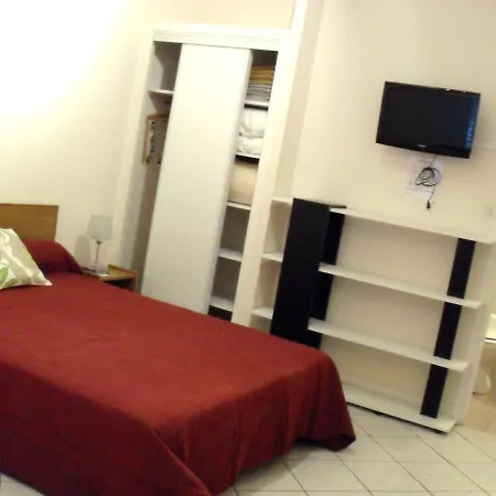 Le Select בית הארחה *