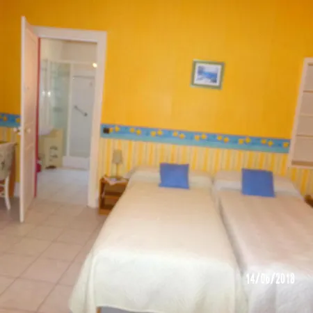 Le Select בית הארחה *