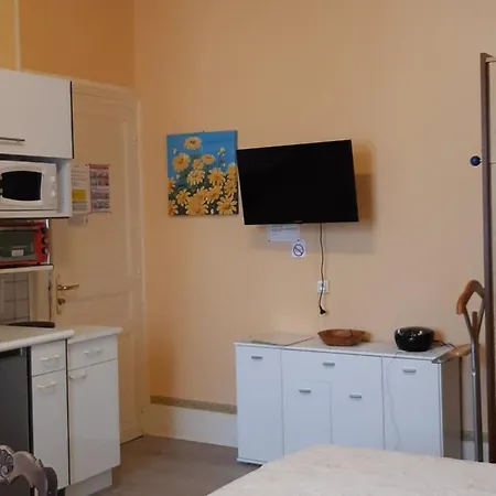 Le Select בית הארחה Néris-les-Bains