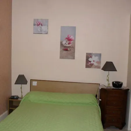 Le Select בית הארחה *