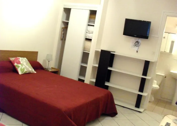 Le Select Guest house 3*
