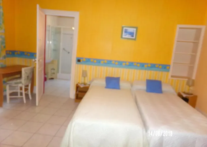 Le Select Guest house 3*