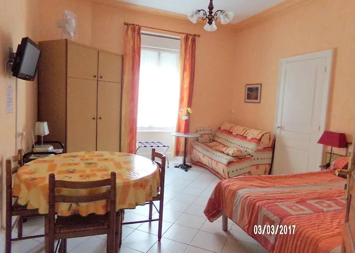 Le Select Guest house 3*