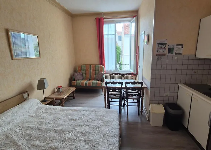 Guest house Le Select Neris-les-Bains